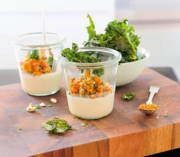Parmesan-Pannacotta mit Rüebli-Haselnuss-Salat